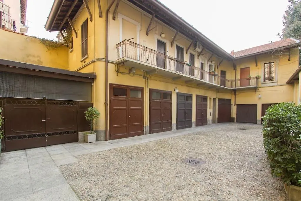 Hacca Collection - Buenos Aires Studio Milano 0*,  Italia
